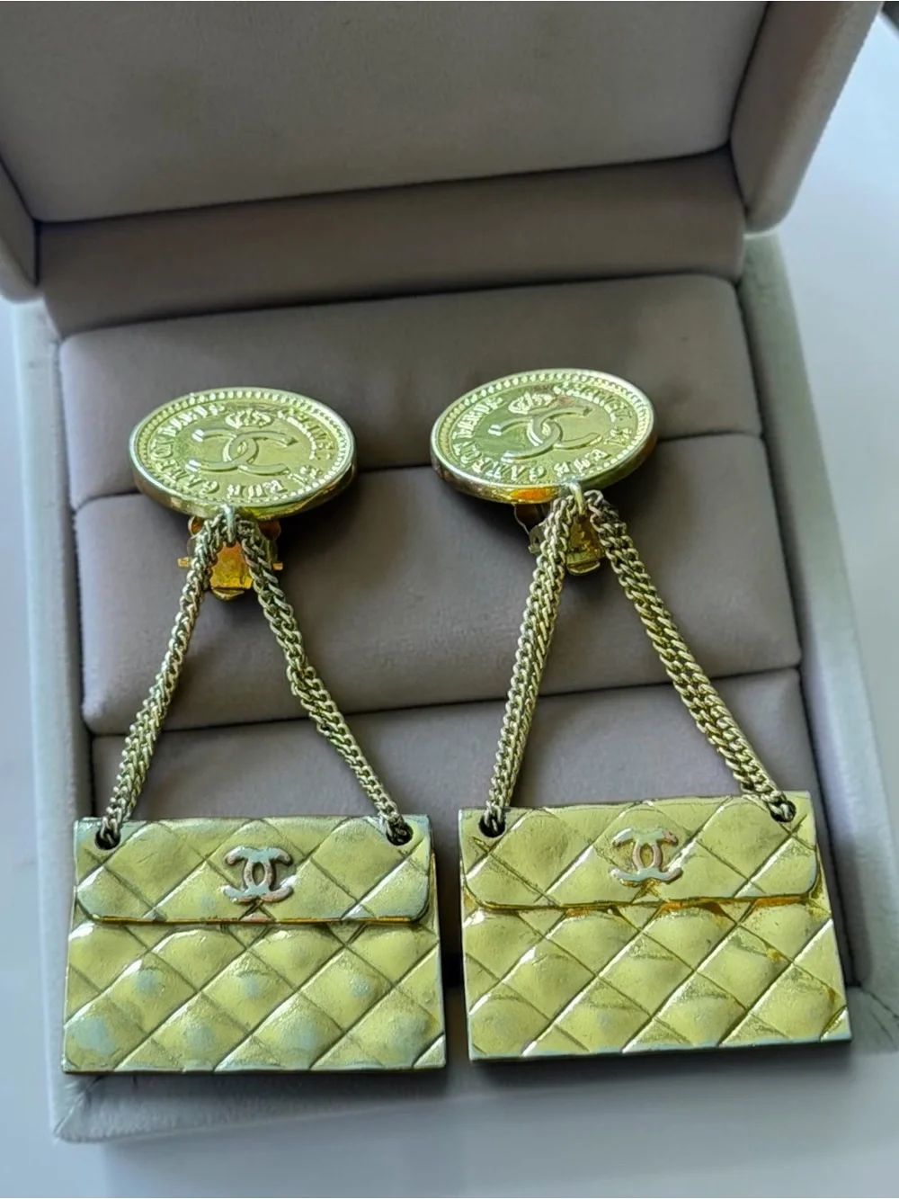 Vintage Chanel Classic Flap Bag Dangle Medallion Clip-On Earrings Gold